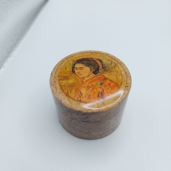 Vintage Stone Trinket Box with Young woman signed Hehel - Picture 8 of 10